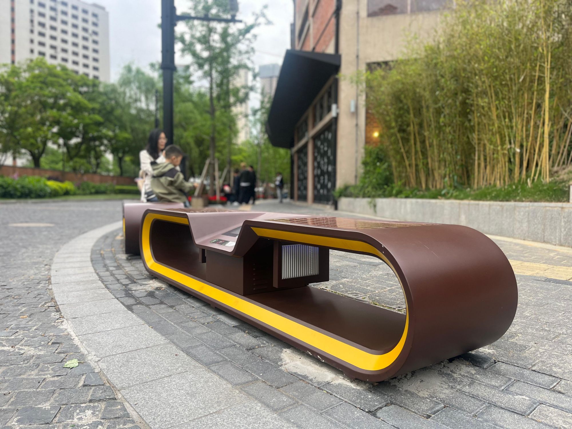 Smart Bench Manufacturer Redefining Urban Comfort Through Innovative Connected Seating